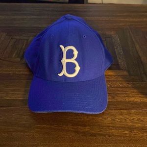 Fitted cap in good condition.